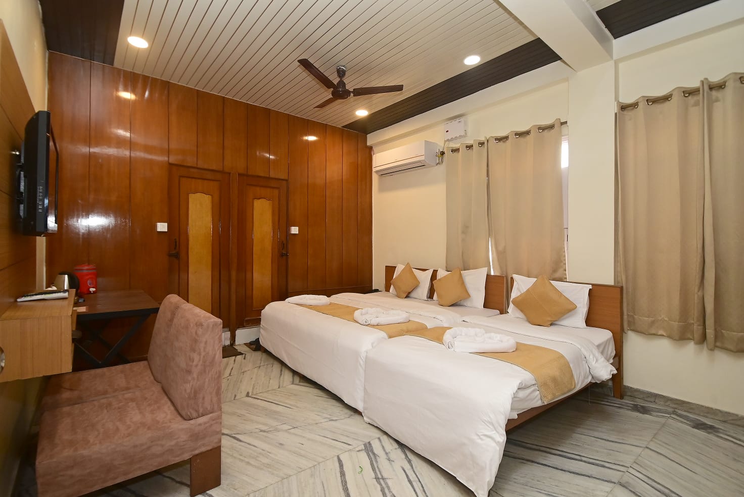 Family Triple Bed AC Room with Double Bathroom